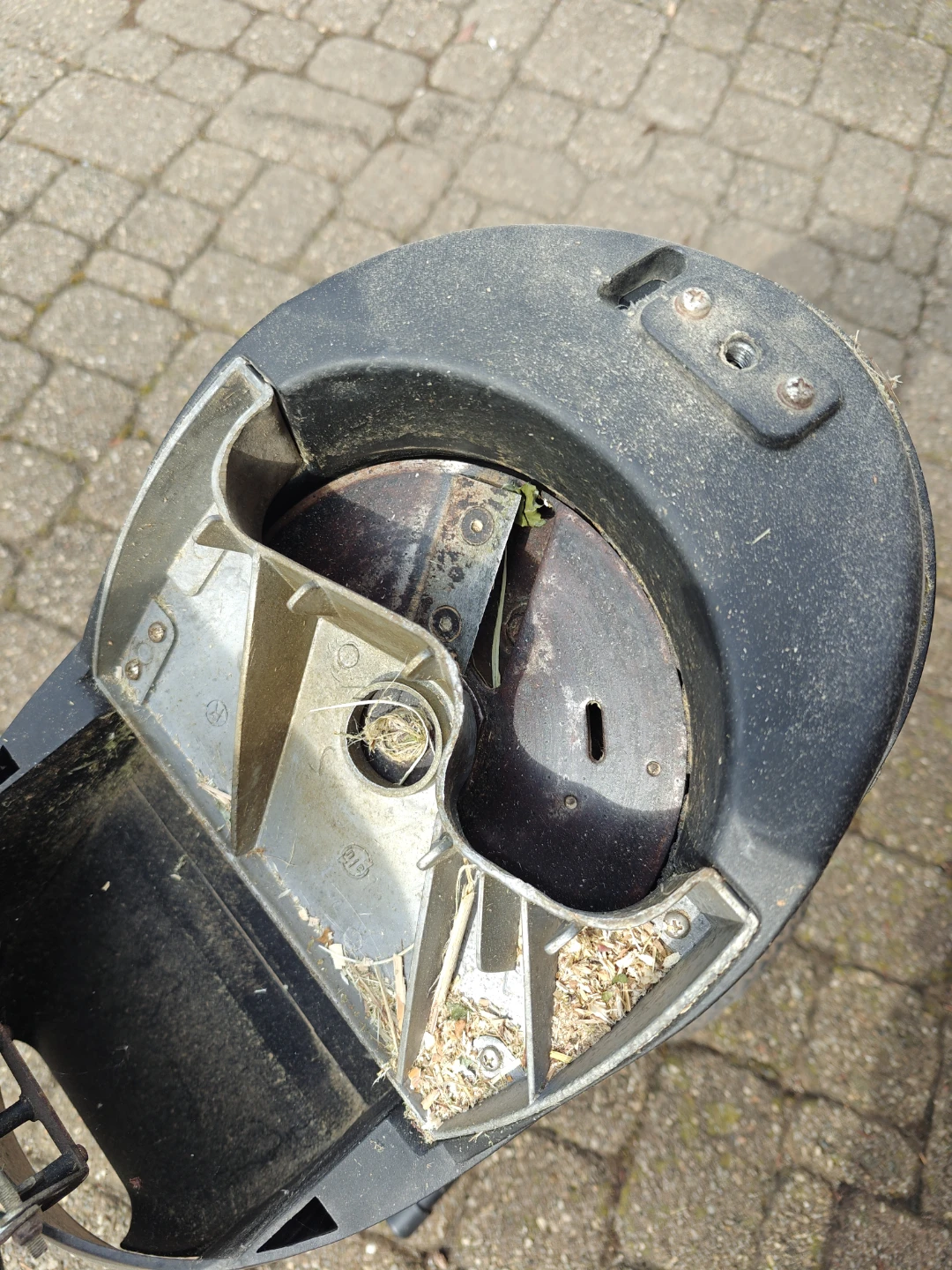 YARDWORKS Electric Garden Shredder - photo 5