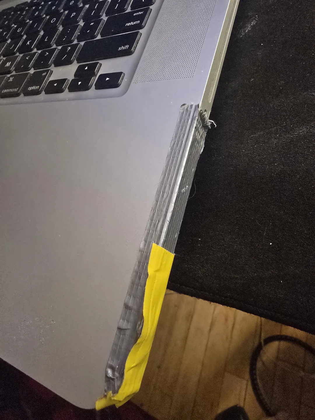 Apple MacBook Pro Laptop A1286 . For parts - photo 3