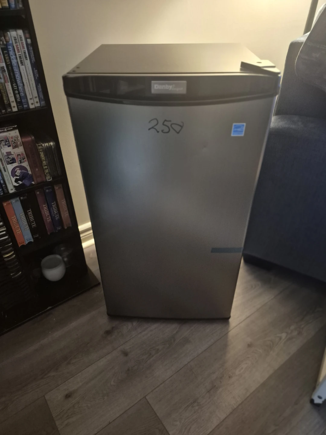 Danby Mini Fridge - photo 4