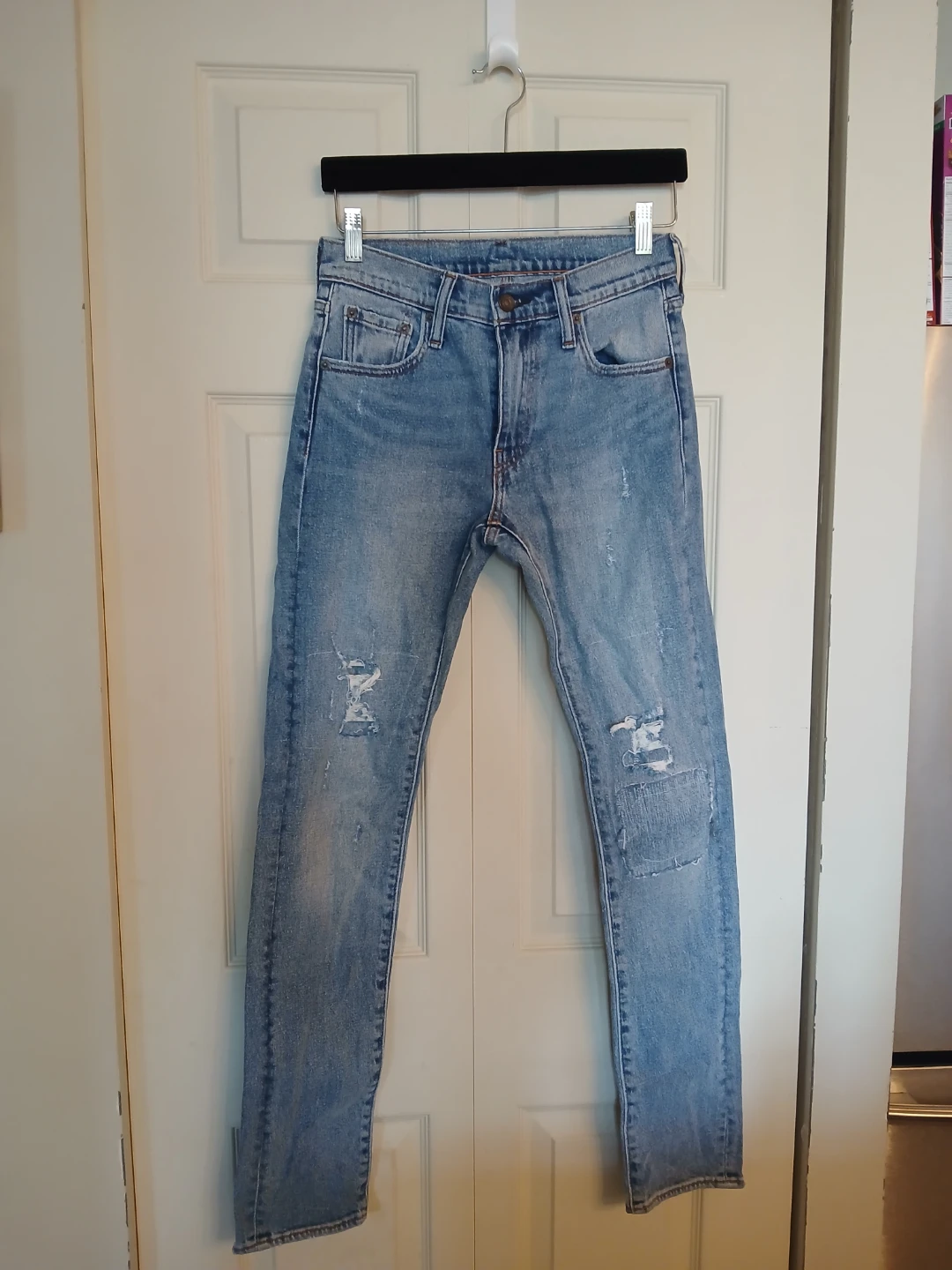 LEVI'S men's light blue cotton distressed jeans, size W26 L32