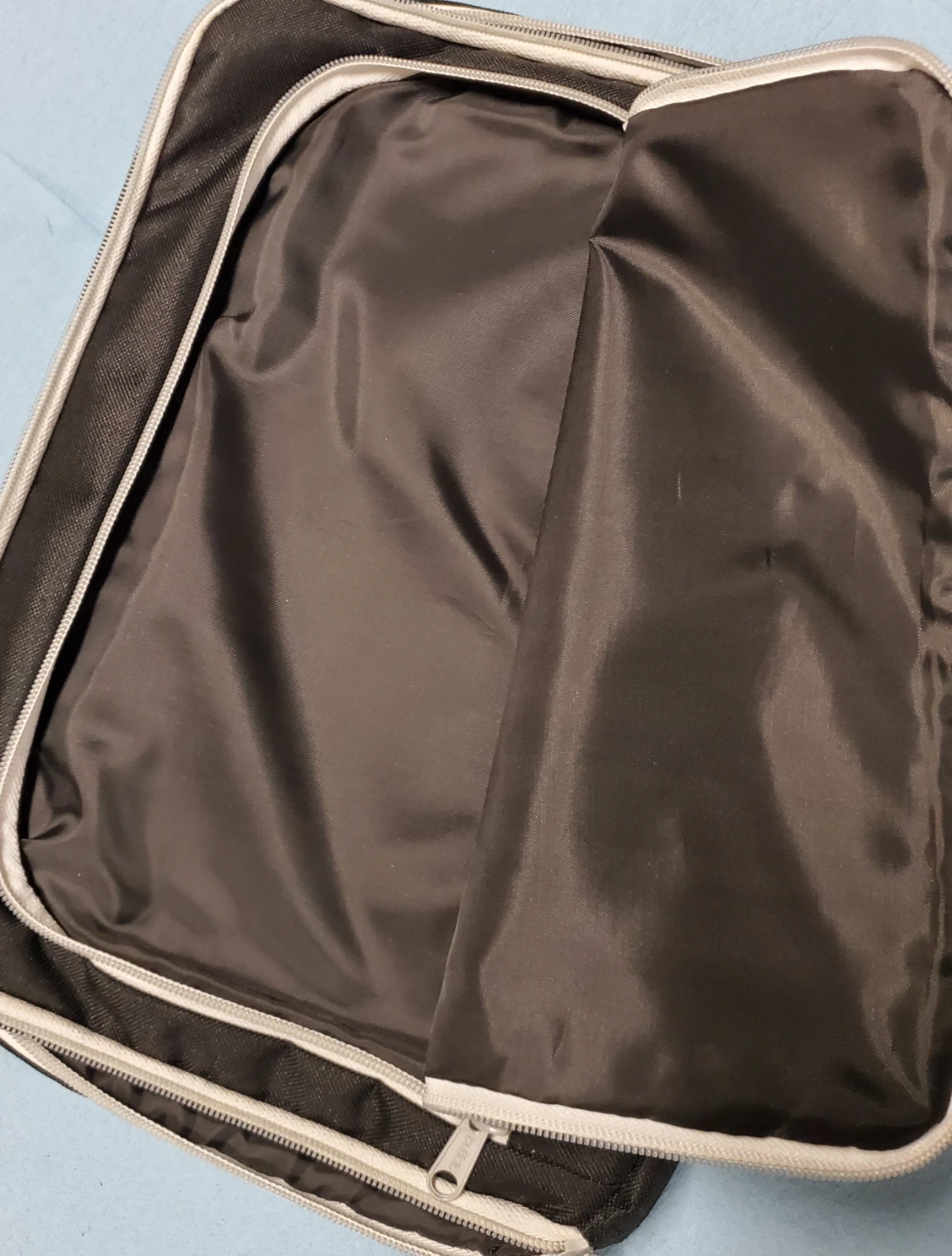 Buffalo Black and White Striped Zippered Portfolio Case - photo 4