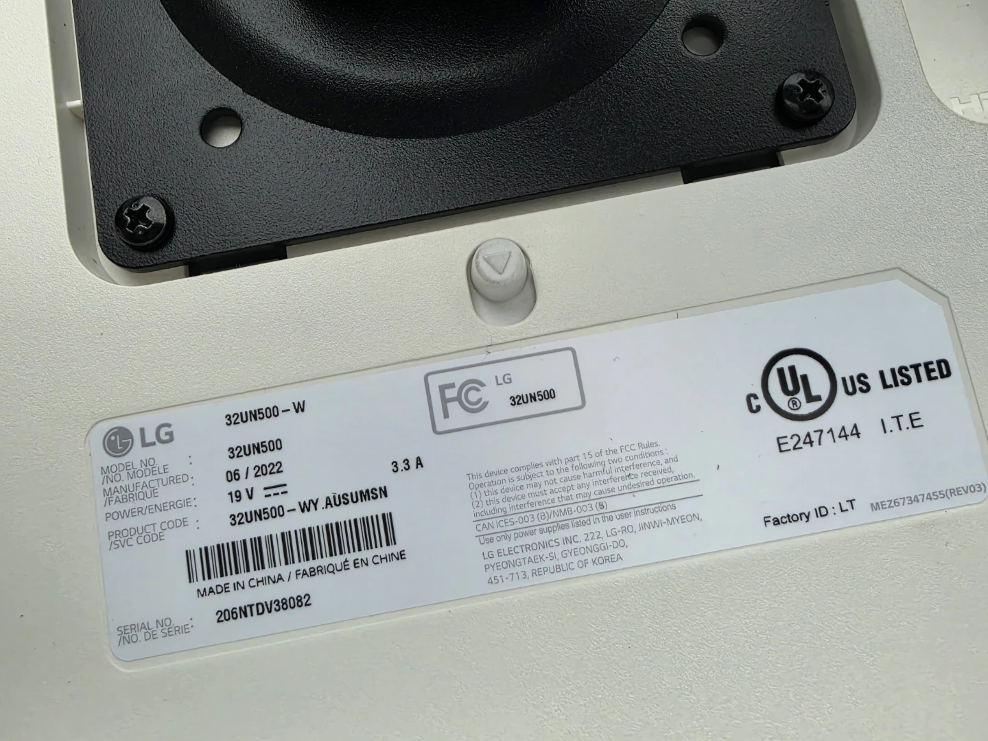4K Monitor 32" 32UN500-W Excellent Condition - photo 4