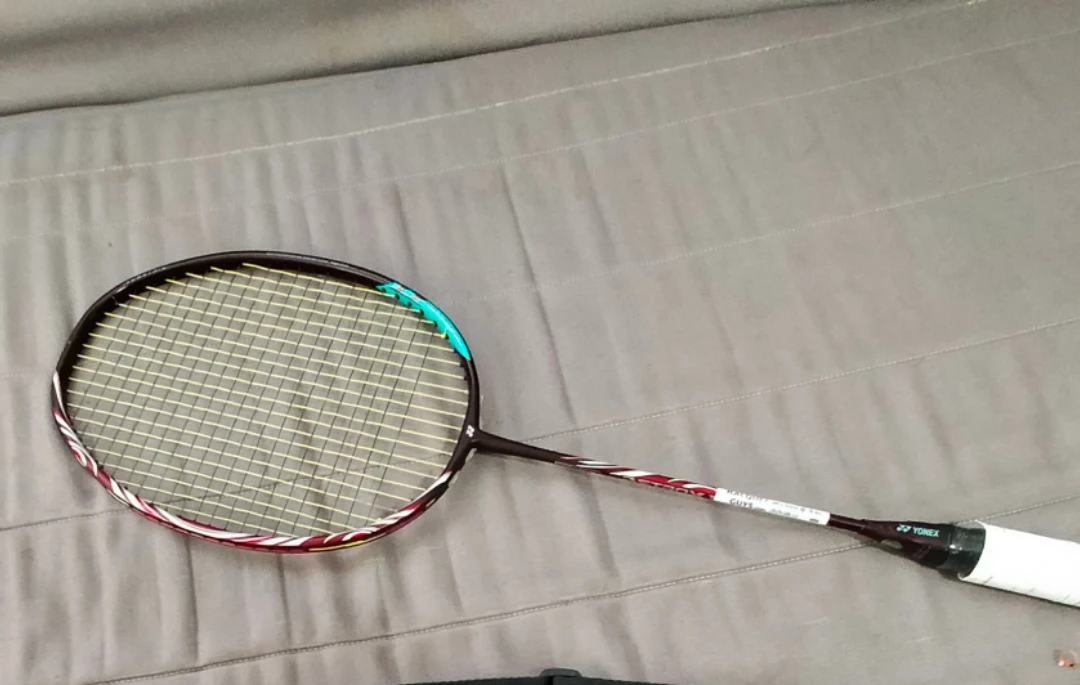 Yonex astrox 100zz kurenai