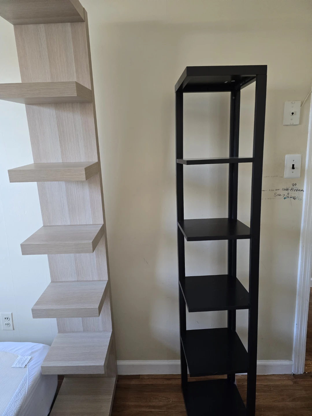 Black 5-Shelf Ladder Bookshelf