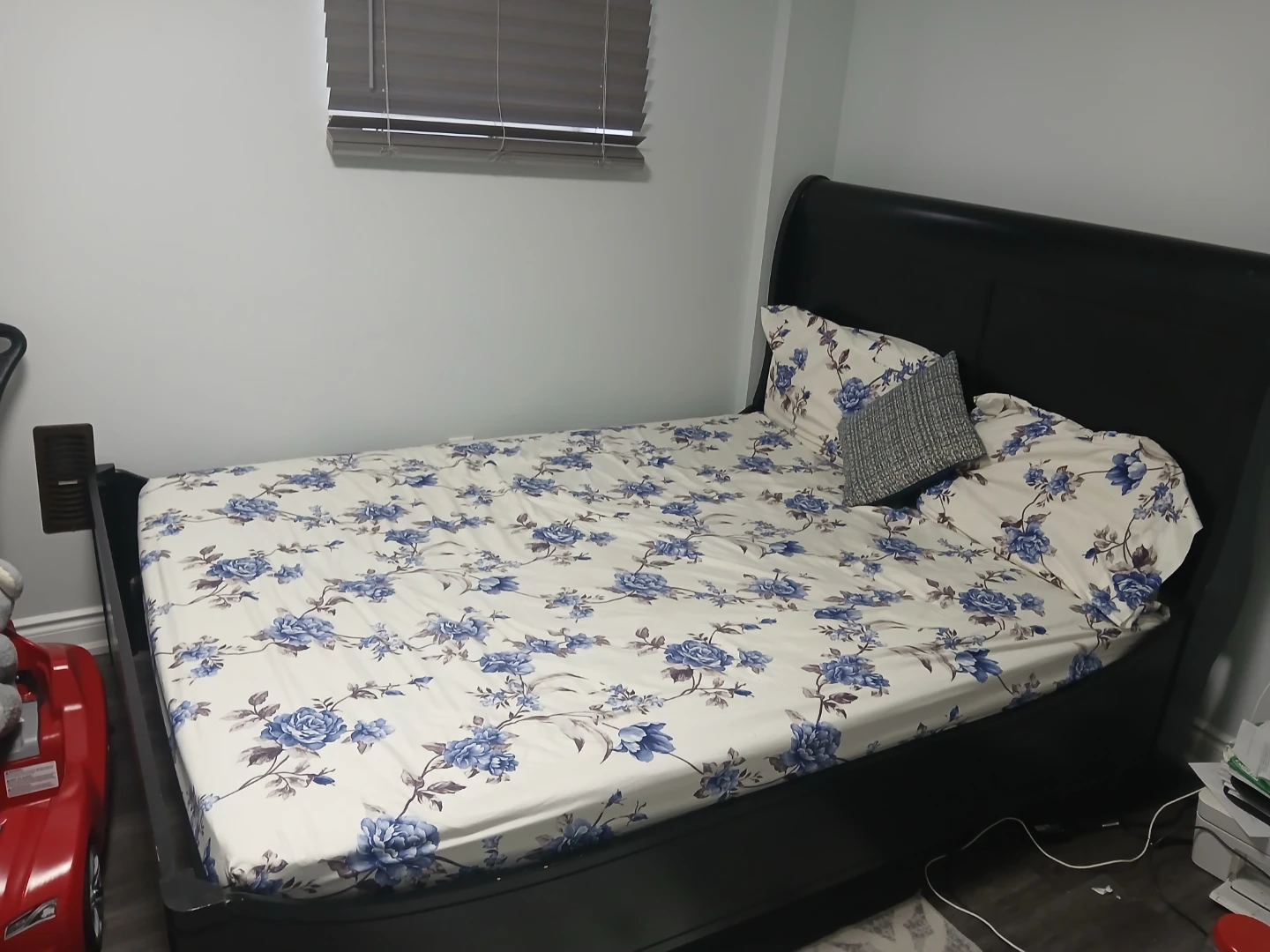 Queen Bed Frame with mattress - photo 2