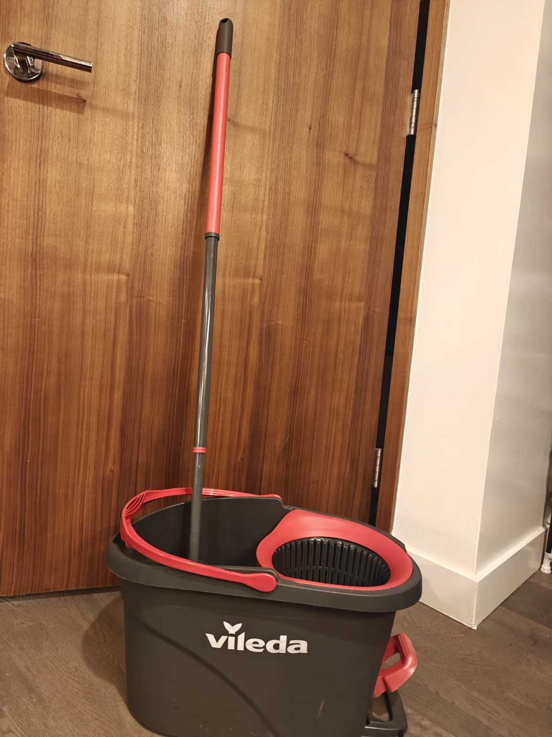 Vileda Mop and Bucket Set-URGENT PICKUP SURREY CENTRAL
