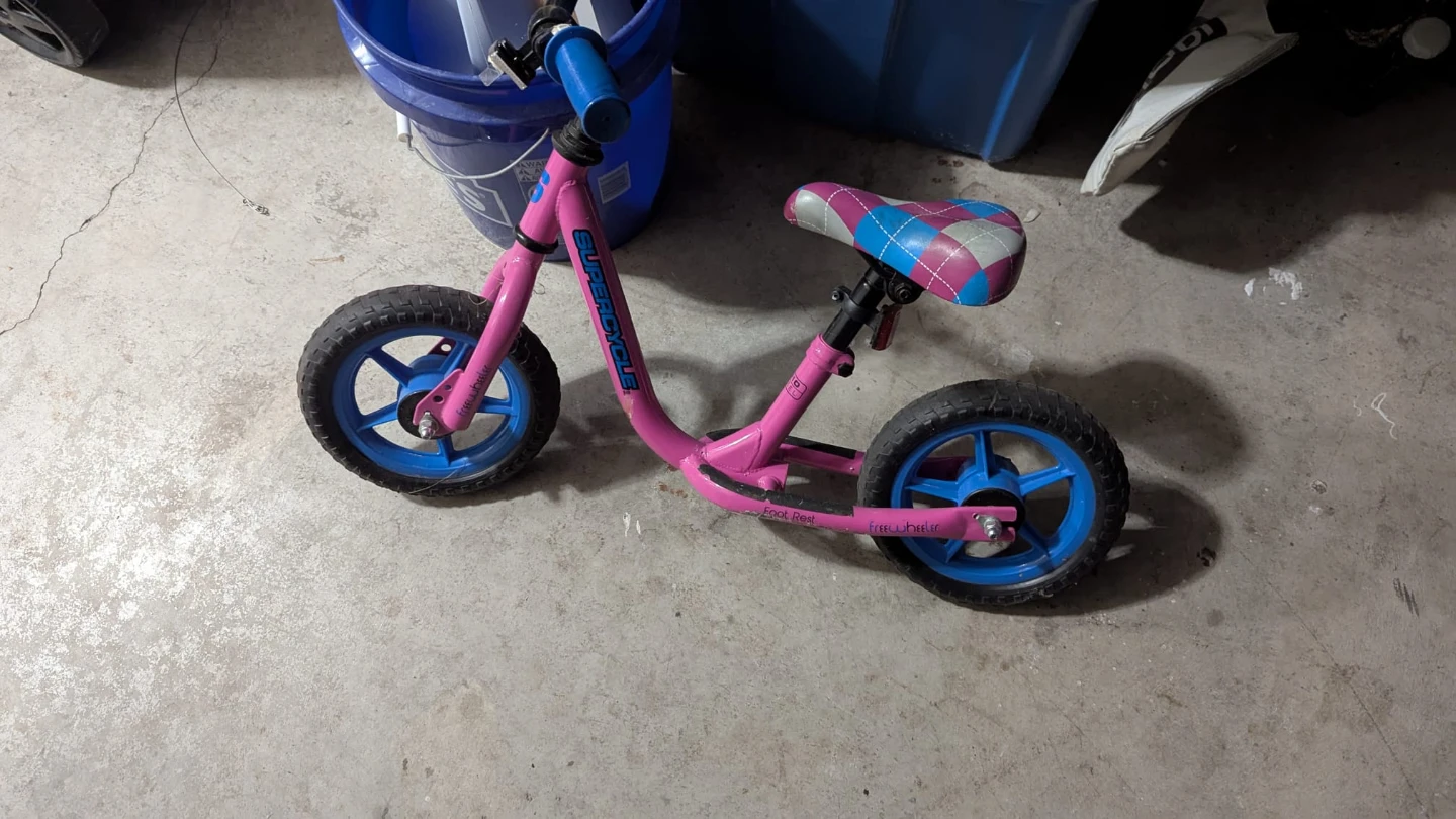 SUPER CYCLE Pink Balance Bike