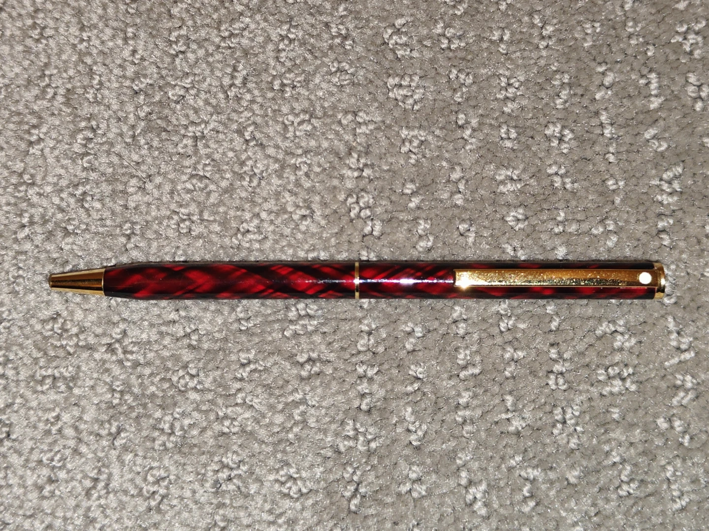 SHEAFFER 282 Medium Red Tartan Ballpoint Vintage Collector Pen