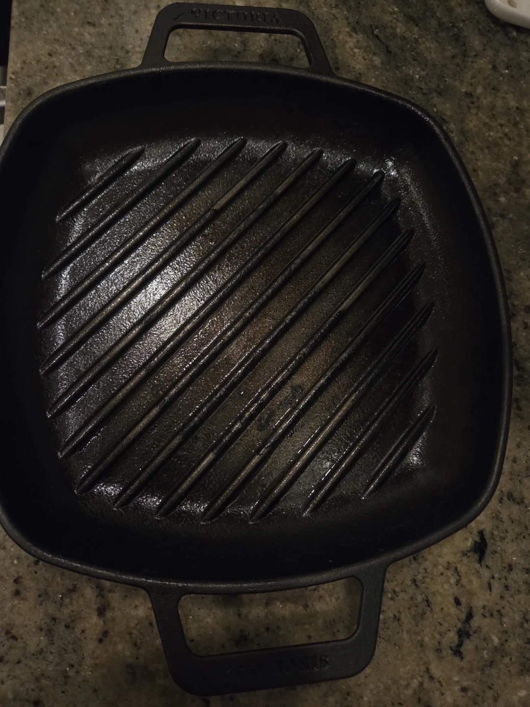 Victoria 10" Cast Iron Grill Pan