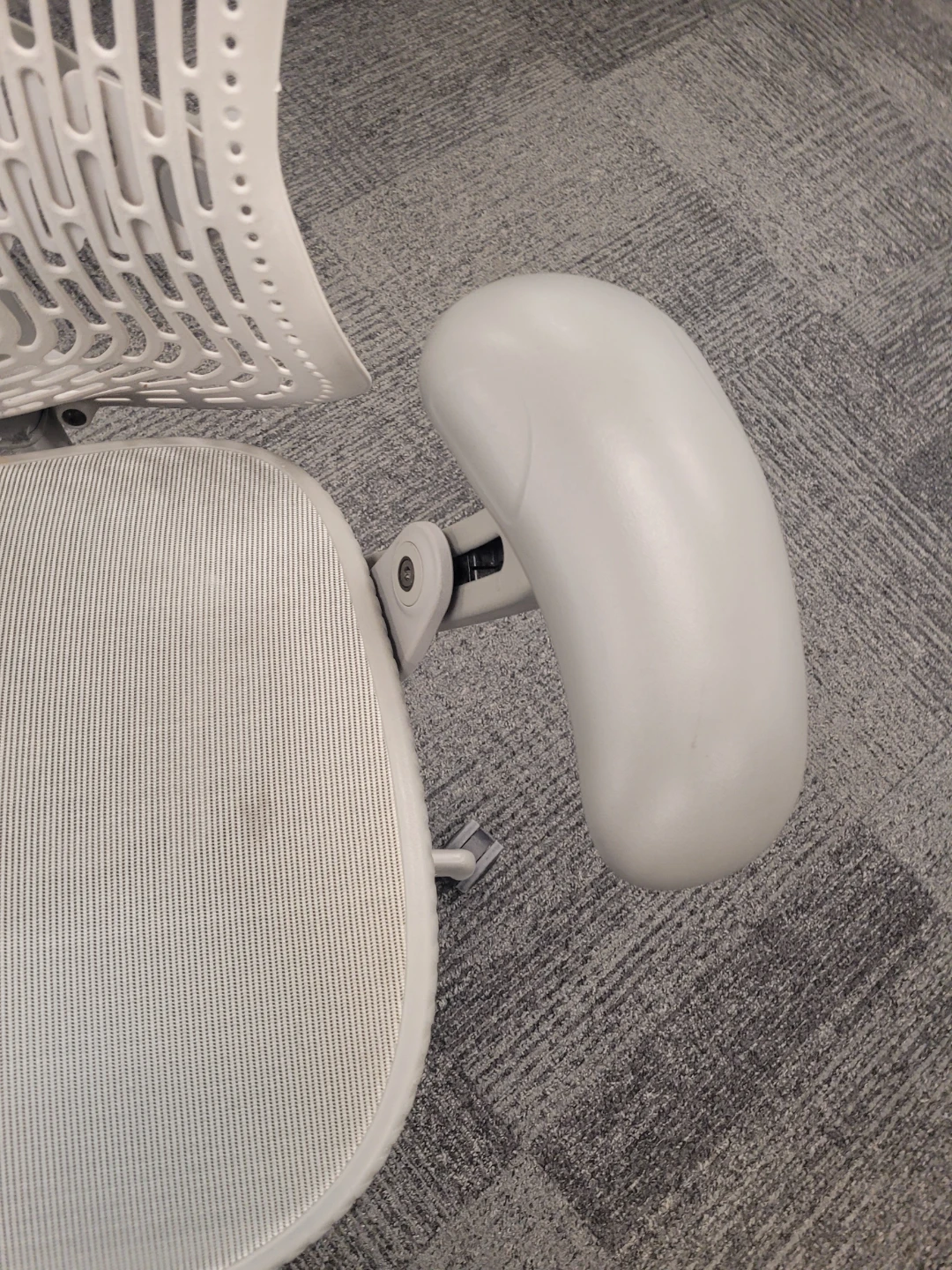Herman Miller Mirra Chair - photo 4