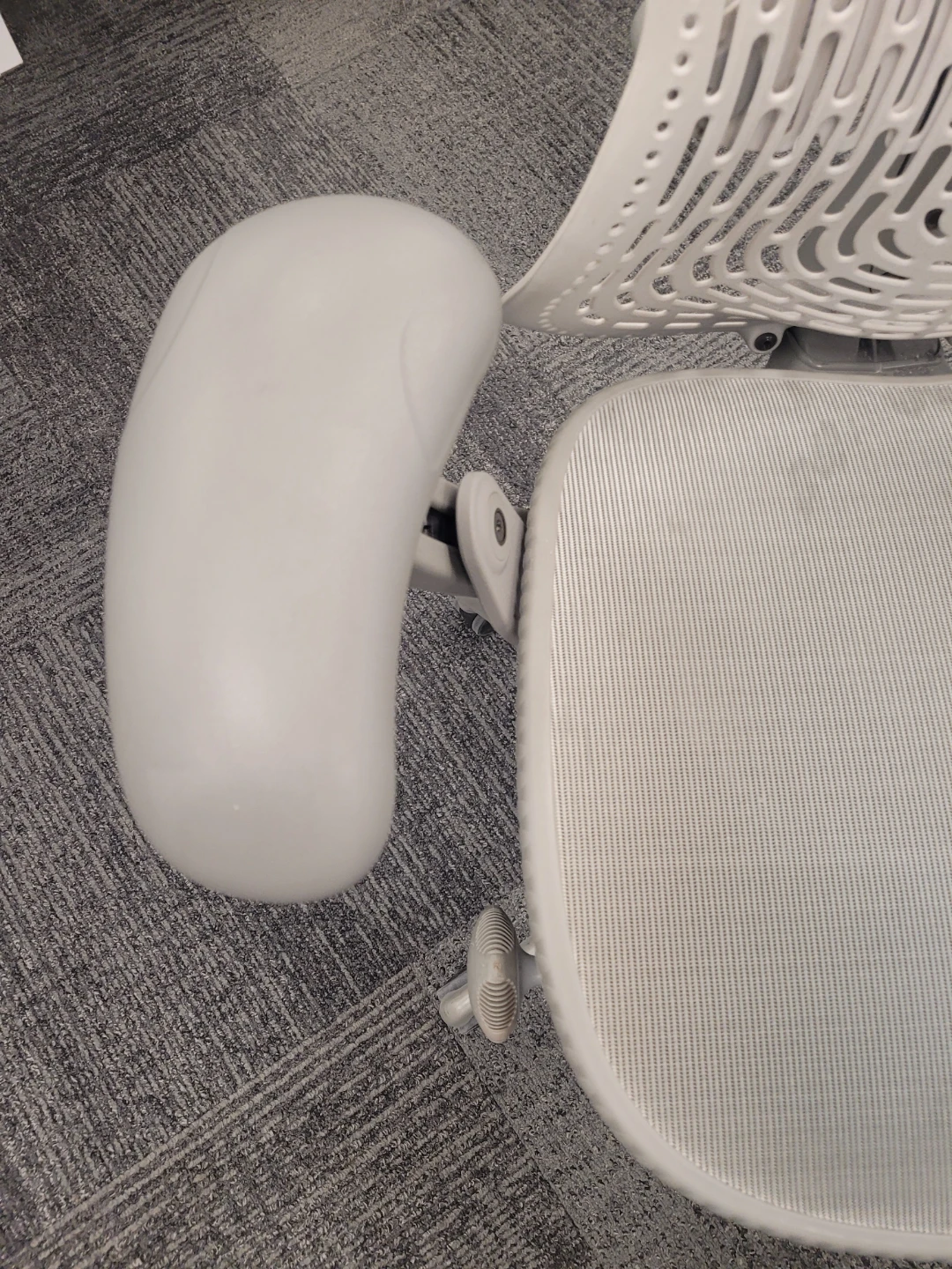 Herman Miller Mirra Chair - photo 5