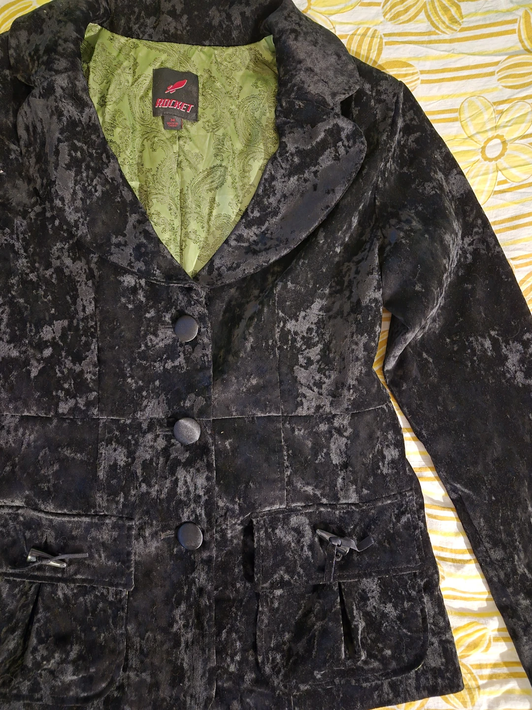 Black velvet blazer with button front and cinched waist - photo 3
