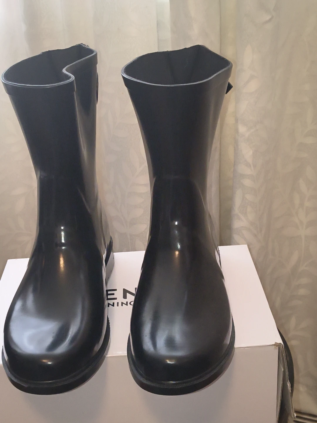 Black Rain Boots NEW Size 10/11 - photo 3