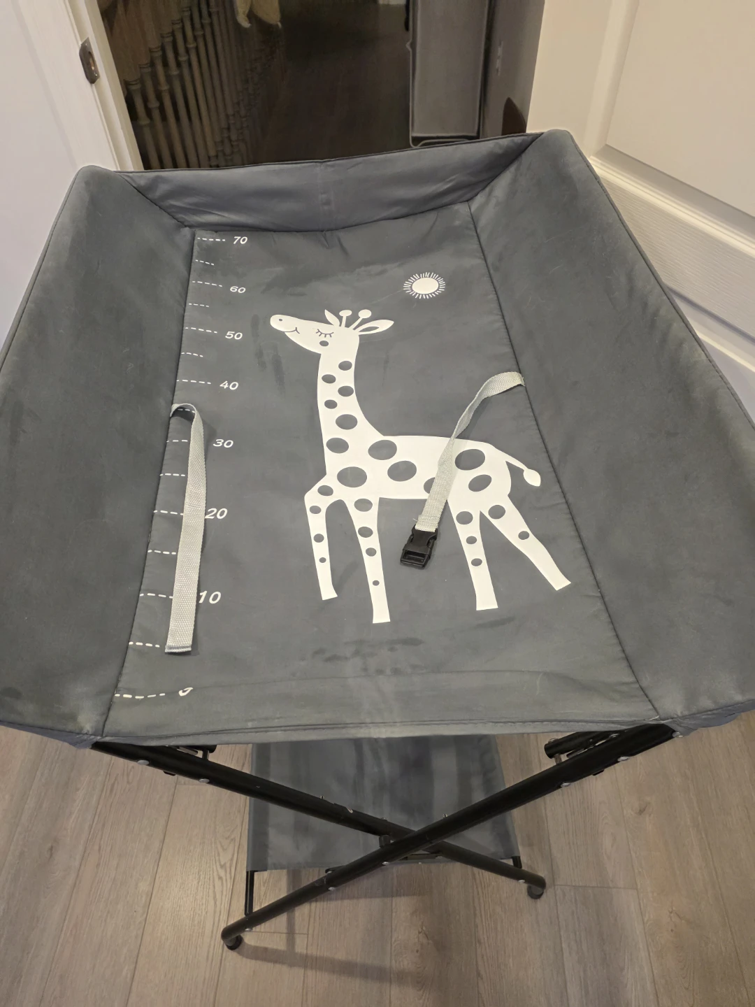Grey Baby Changing Table with Giraffe Design - photo 3