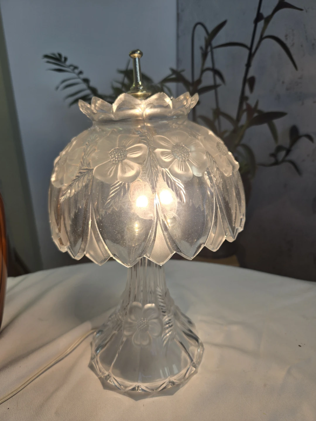 Clear Glass Floral Table Lamp
