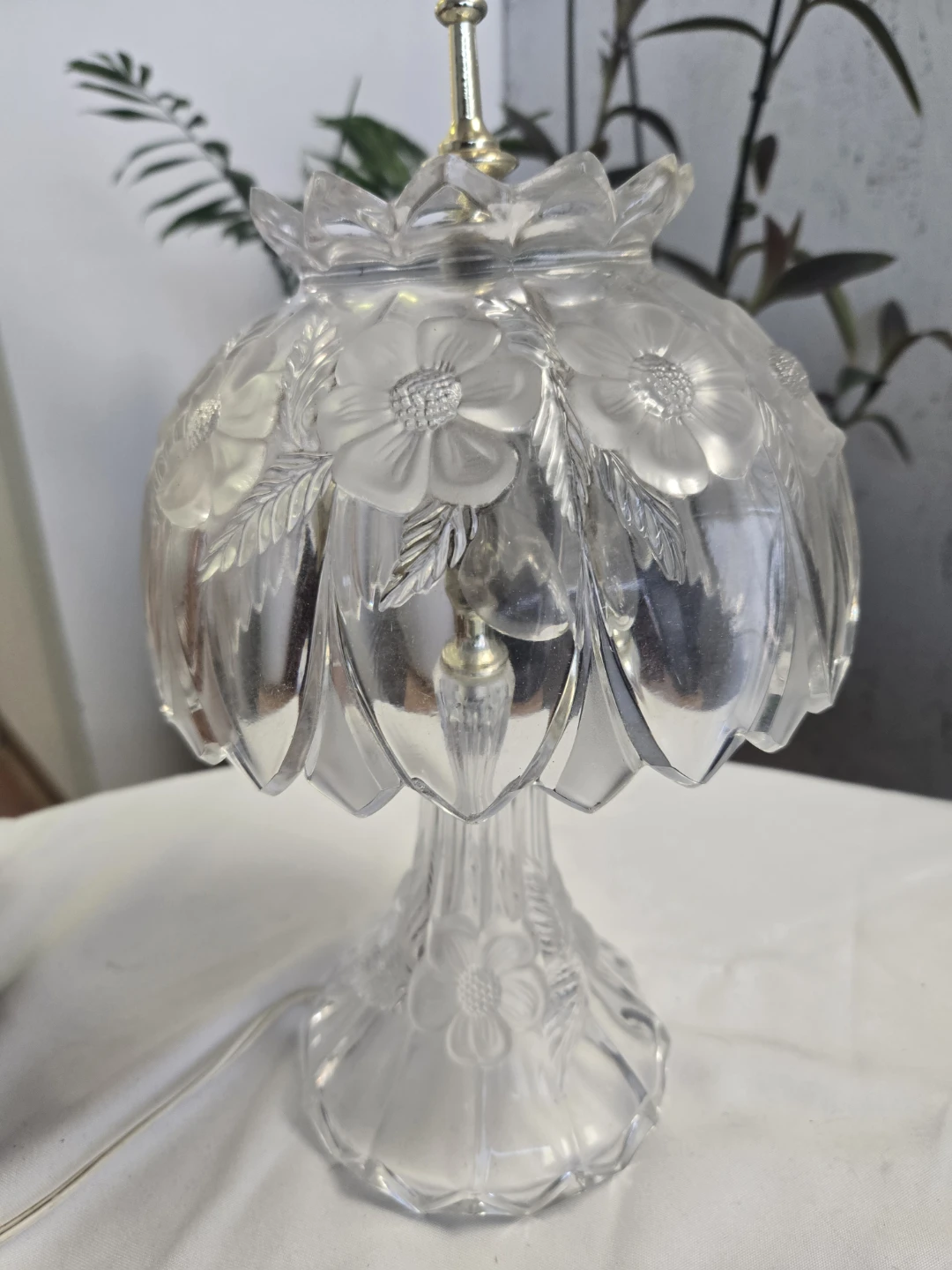 Clear Glass Floral Table Lamp - photo 2