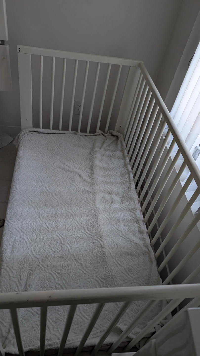 IKEA  infant/ toddler Crib/ daybed