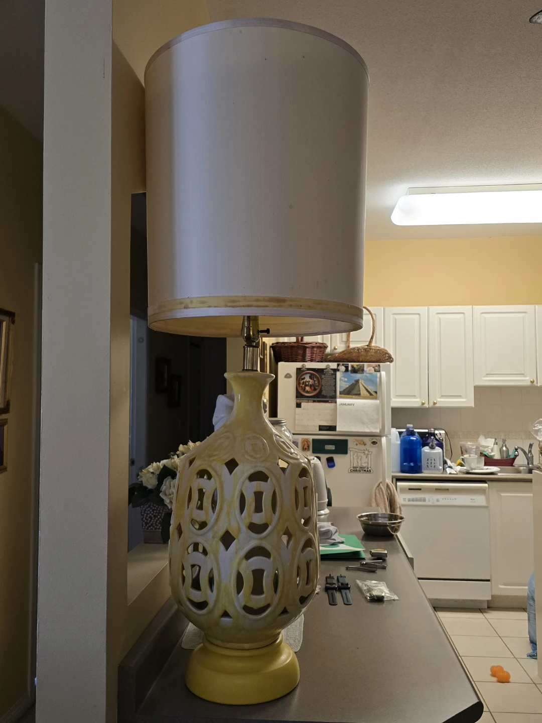 Vintage Ceramic Table Lamp - Yellow Lattice Design
