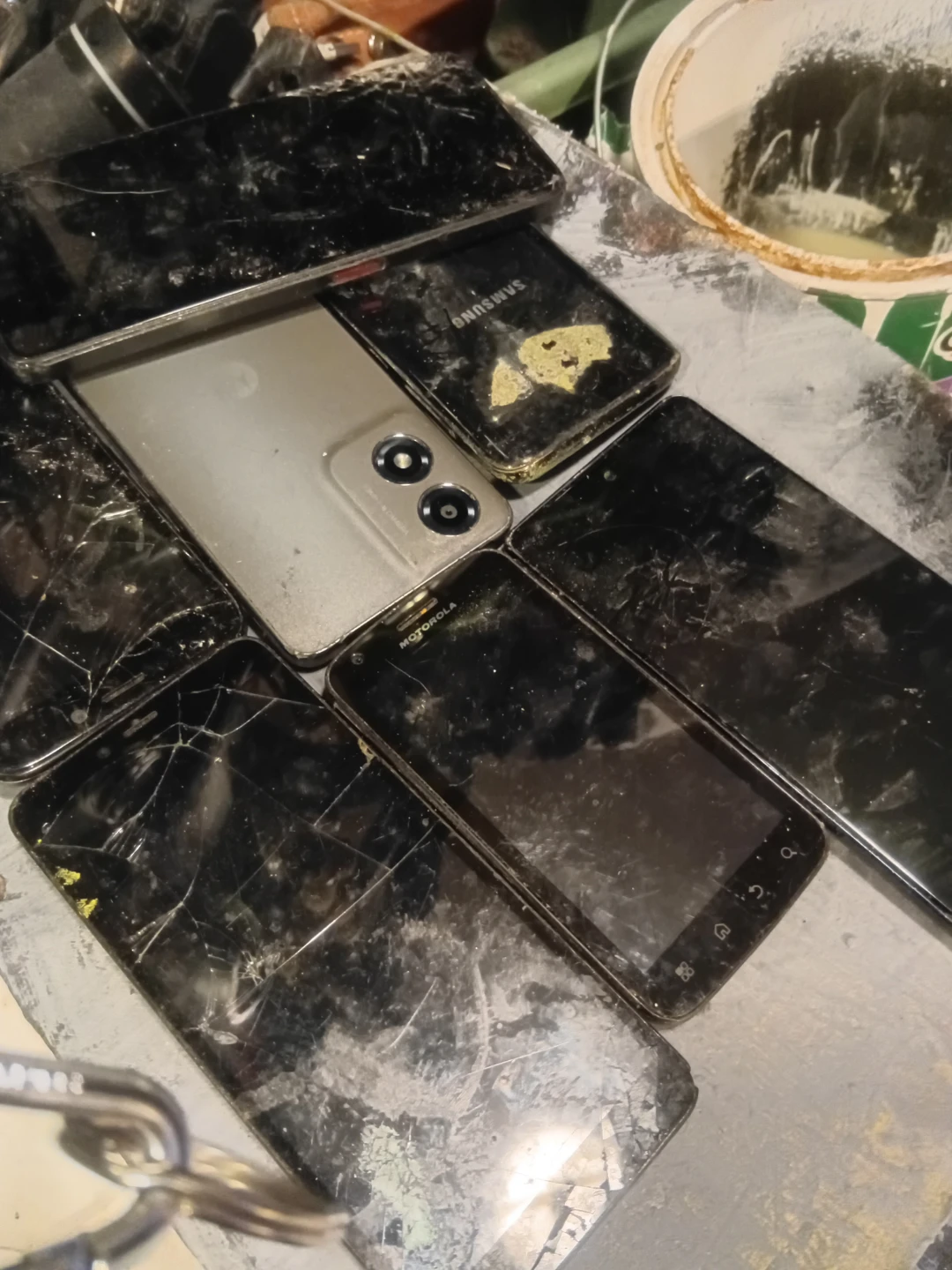 Lot of Broken Smartphones - Samsung, iPhone, LG, Motorola
