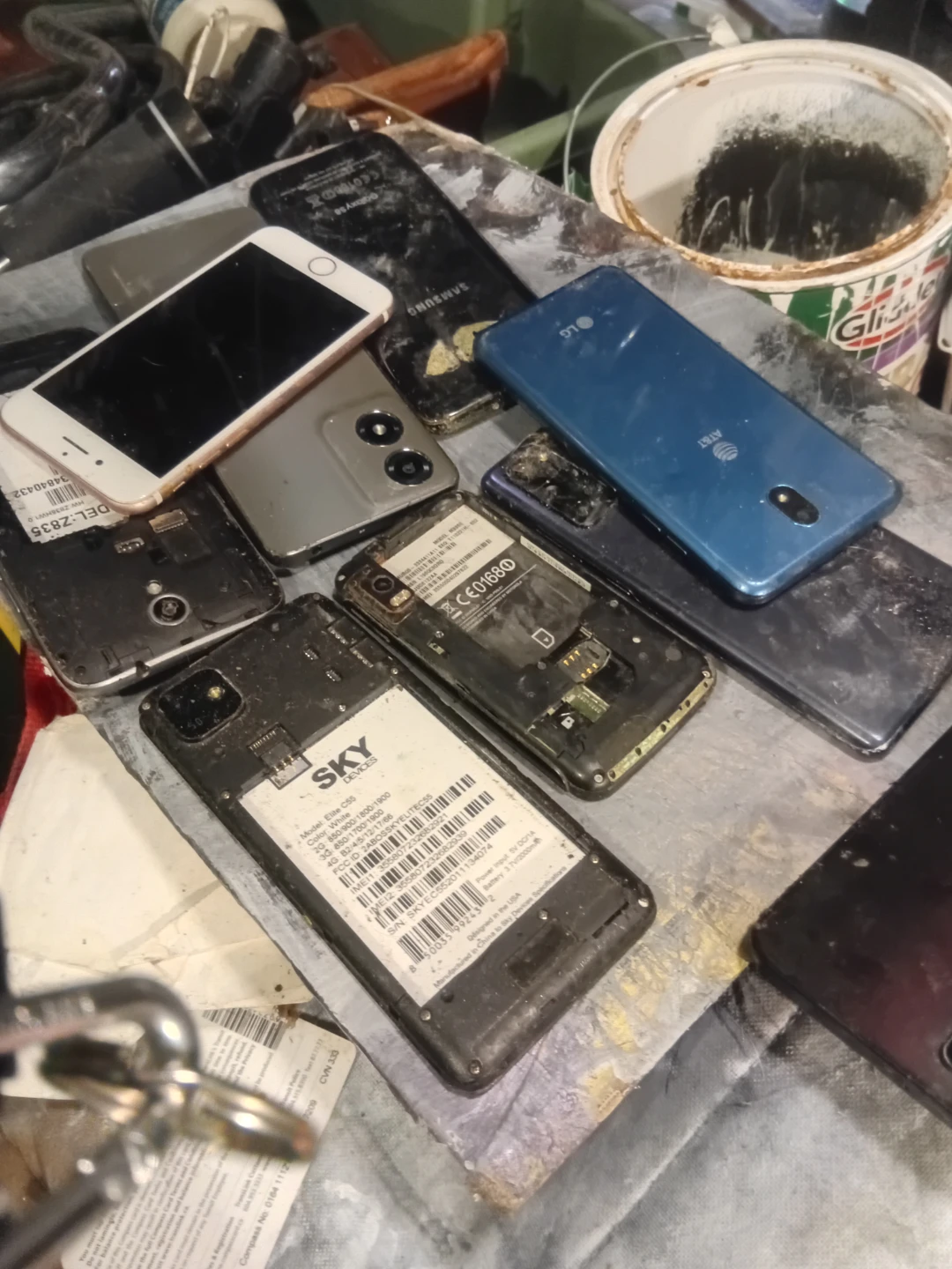 Lot of Broken Smartphones - Samsung, iPhone, LG, Motorola - photo 2