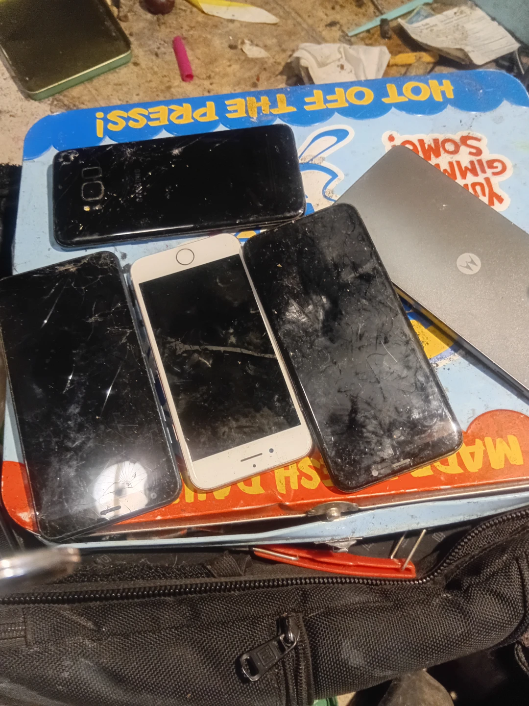 Lot of Broken Smartphones - Samsung, iPhone, LG, Motorola - photo 5
