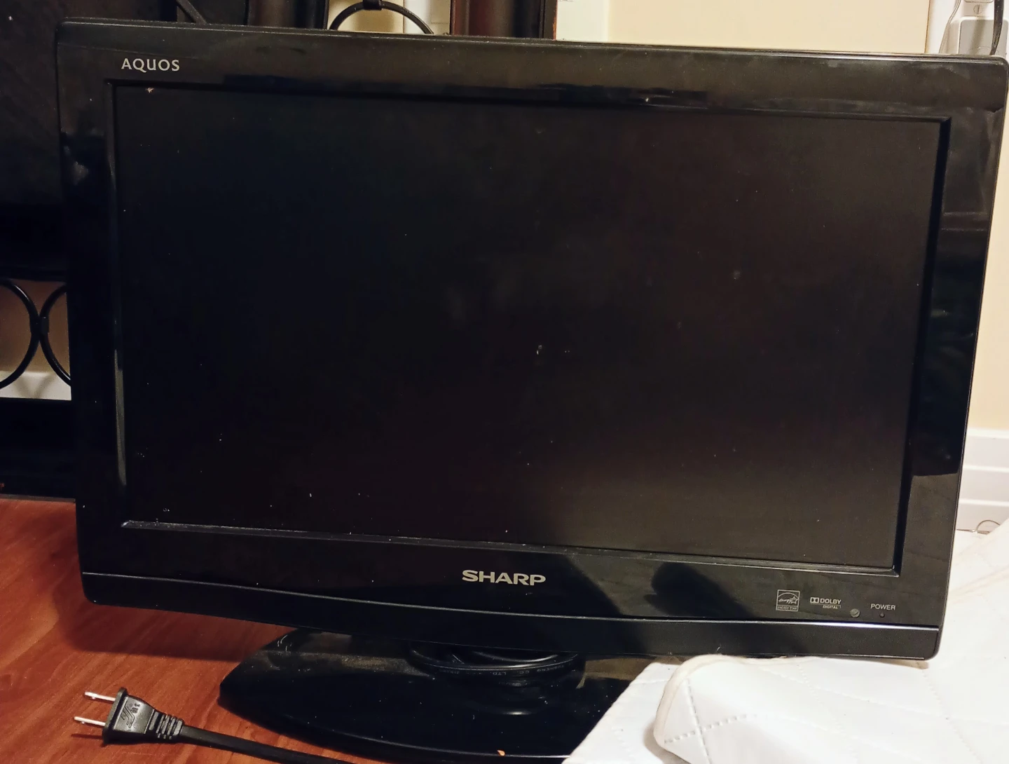 Sharp Aquos LC-19LE500U 19" LCD TV