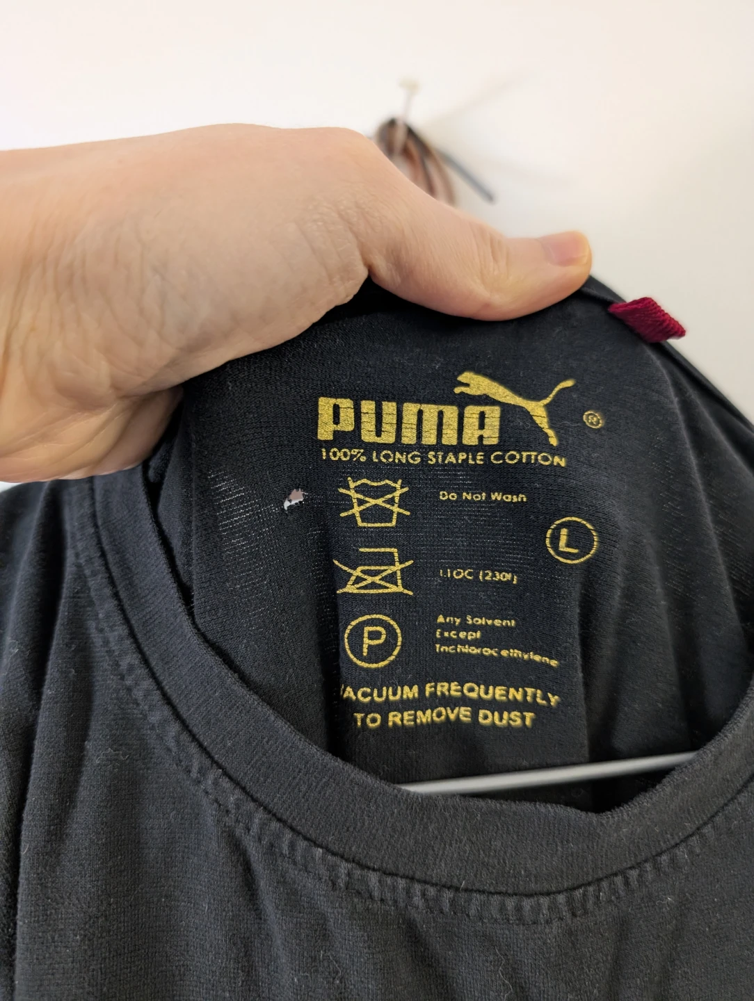 Puma Black 100% Cotton Gold Logo T-Shirt small hole at the back - photo 2