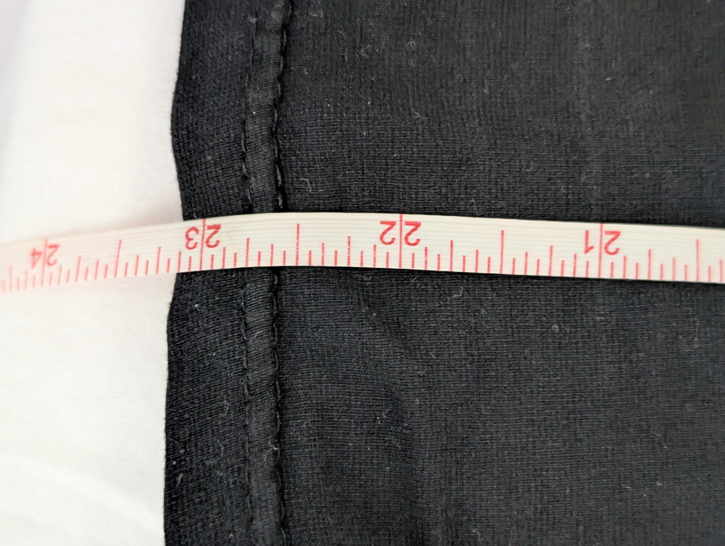 Puma Black 100% Cotton Gold Logo T-Shirt small hole at the back - photo 4