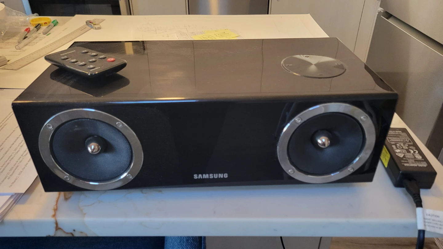 Samsung DA-E670 Wireless Audio Dock with Remote