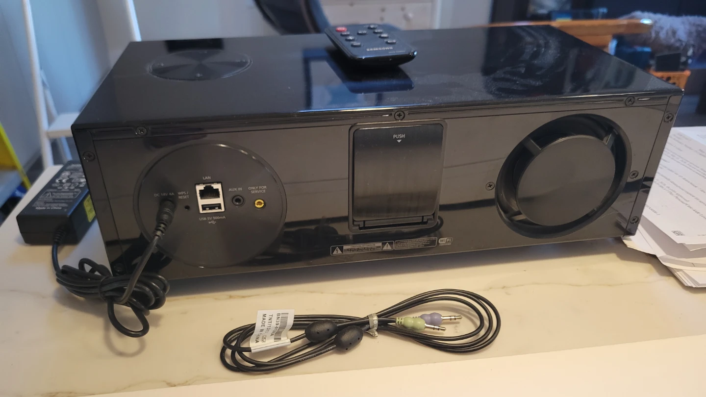 Samsung DA-E670 Wireless Audio Dock with Remote - photo 3