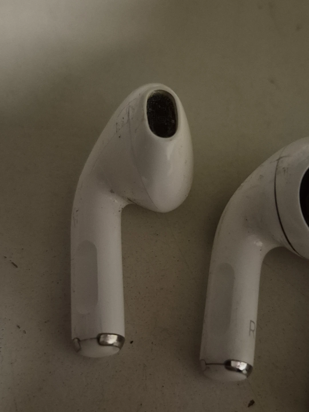 Apple AirPods Pro (Right Earbuds) - photo 3