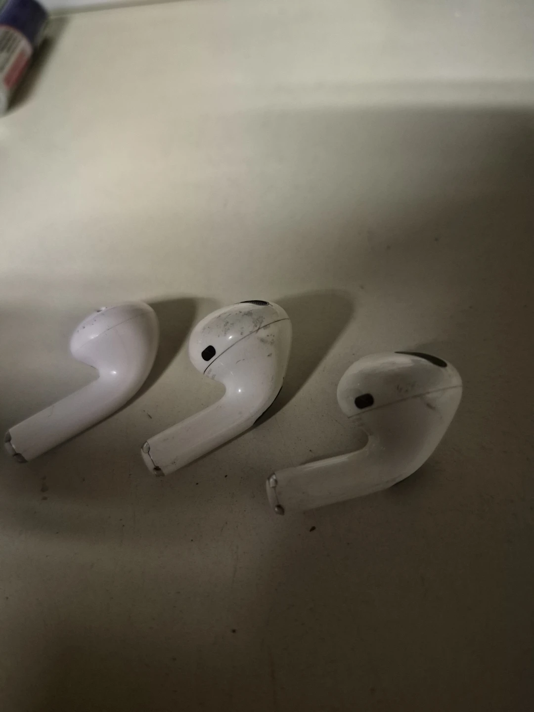 Apple AirPods Pro (Right Earbuds) - photo 4