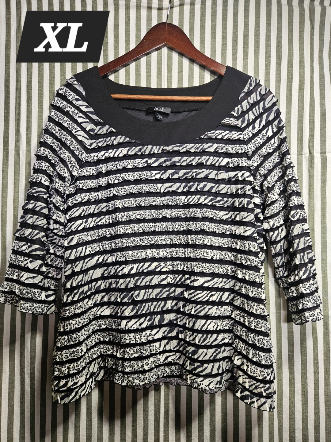 AGB Women's XL Striped Ruffled Top