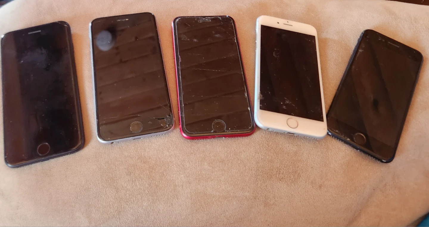 Lot of old iPhones for sale for parts