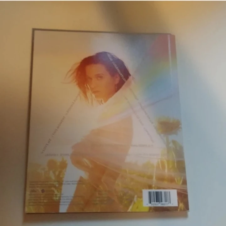 Katy Perry - Prism Limited Deluxe Edition Zinepak CD - photo 3