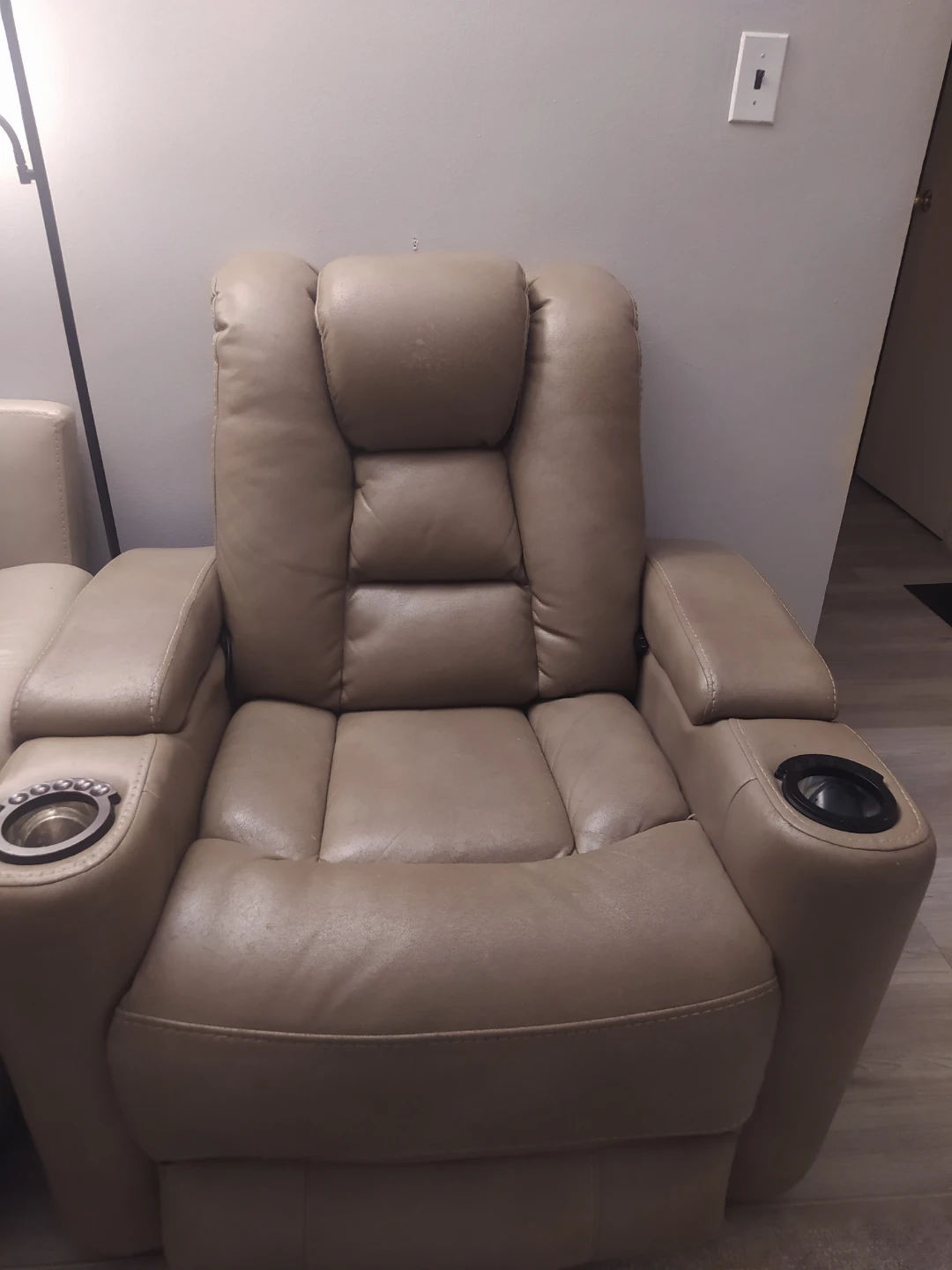 🥕Tan Leather Recliner with Cup Holders🥕