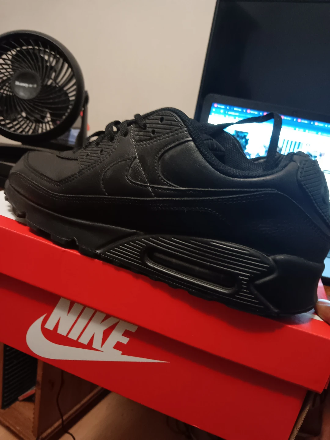 Nike Air Max 90 Sneakers