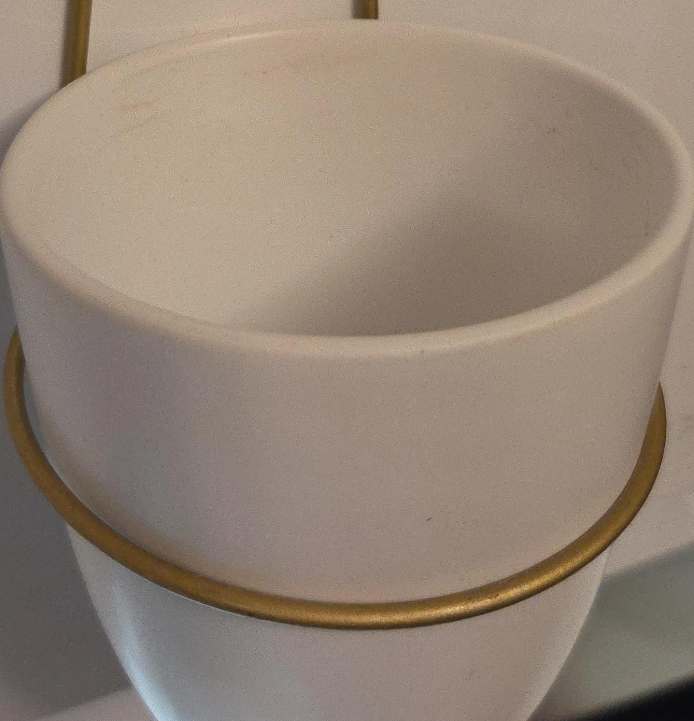 Set of 3 White Ceramic Hanging Planters with Gold Hangers - photo 3