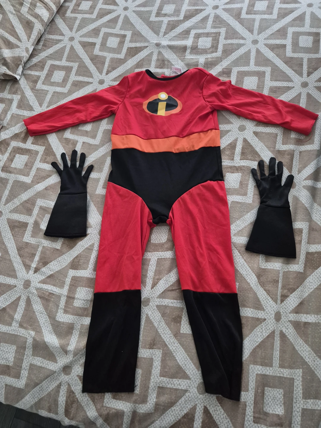 The Incredibles Costume with gloves for 3 to 4 years old