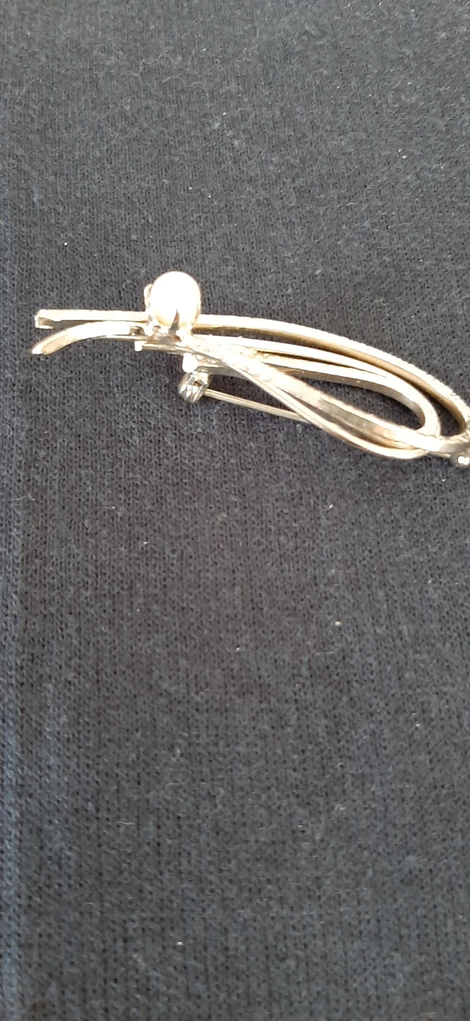 silver tone brooch with intricate scroll design & pearl. - photo 3