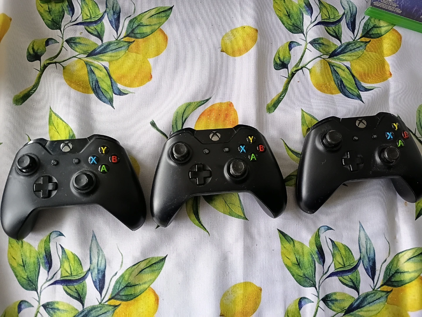 Xbox One console with 3 Wireless Controllers and Games Bundle - photo 2