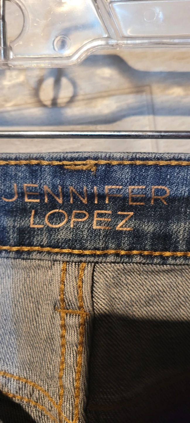 Jennifer Lopez Capris Jeans - photo 4