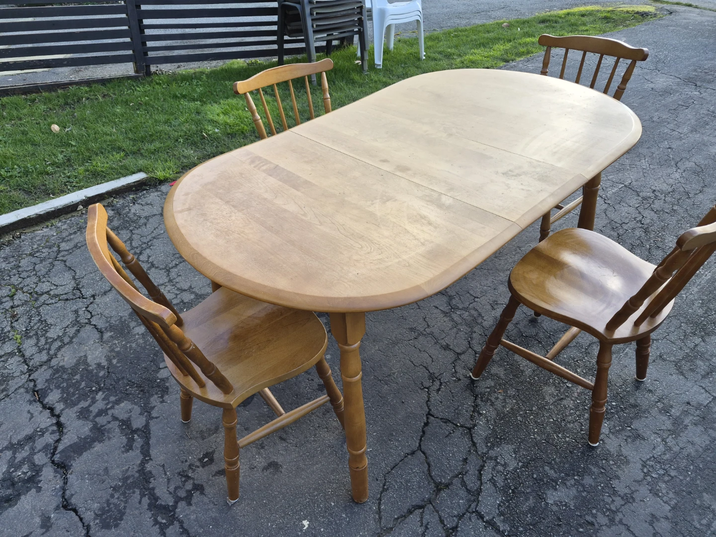 Wooden Extendable Dining Table with 4 Chairs