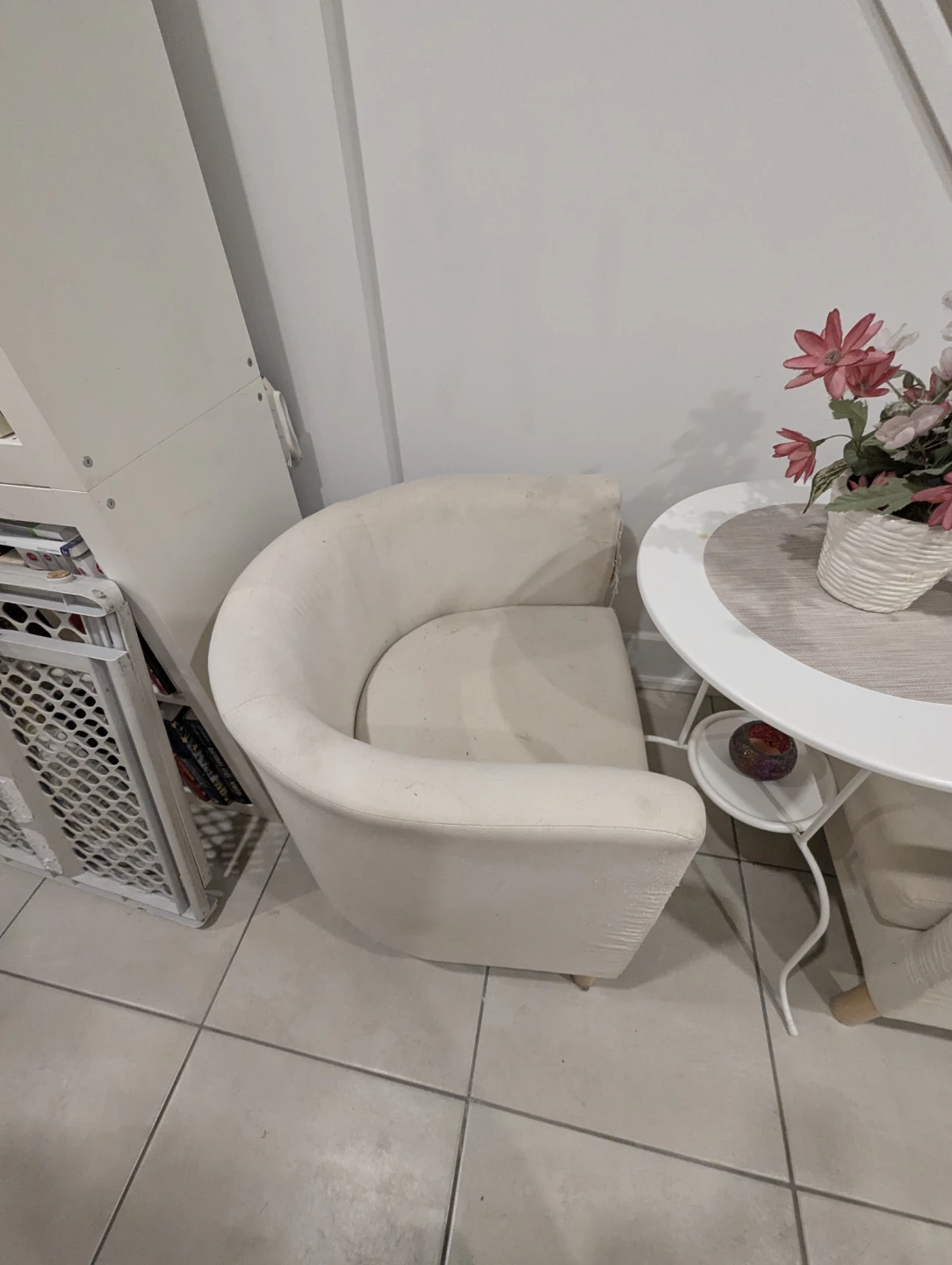 Cream Upholstered Accent Chair - photo 3