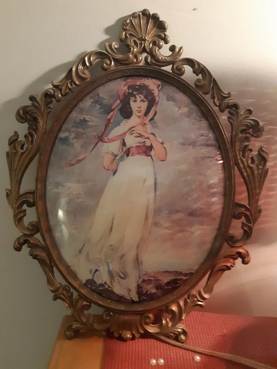 Vintage Oval Framed Portrait of a Woman - photo 2