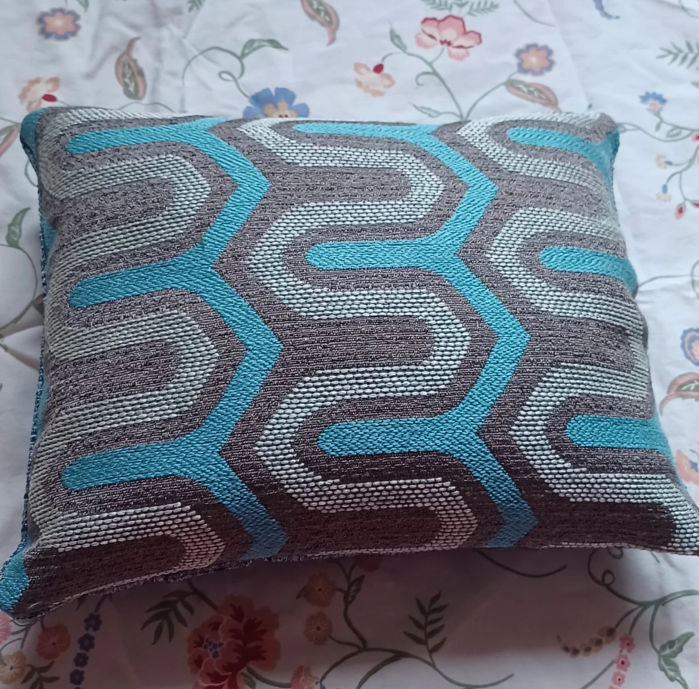 Decorative Throw Pillow - Geometric Pattern
