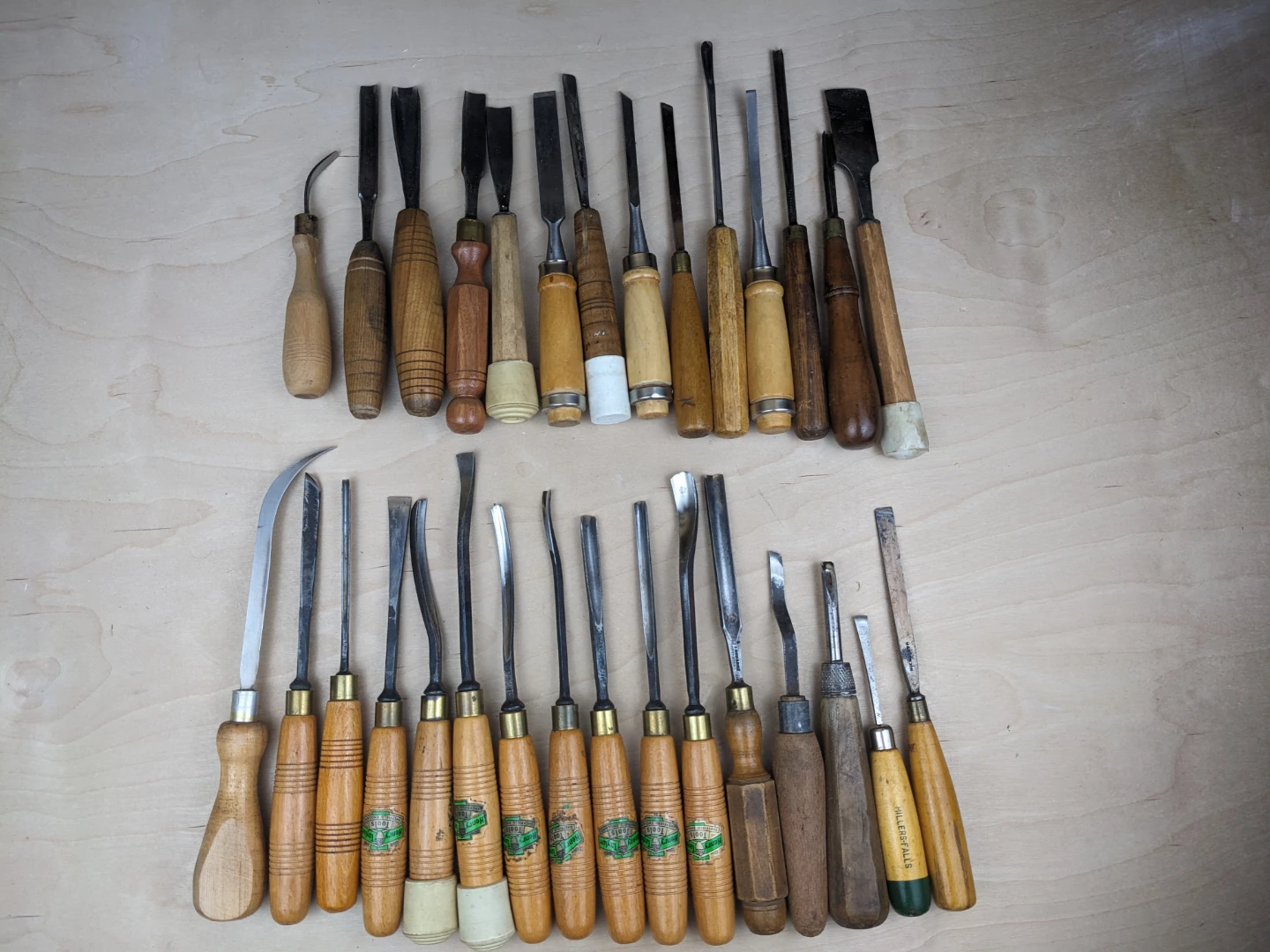 30 Wood Carving Gouges and Chisels