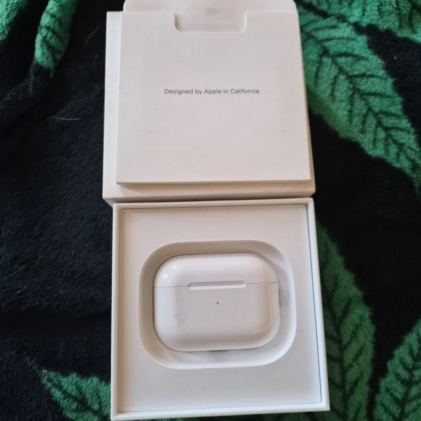 Apple AirPods Pro (2nd generation) with Charging Case - photo 3