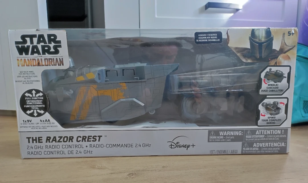 Star Wars The Mandalorian Razor Crest 2.4 GHz Radio Control Toy