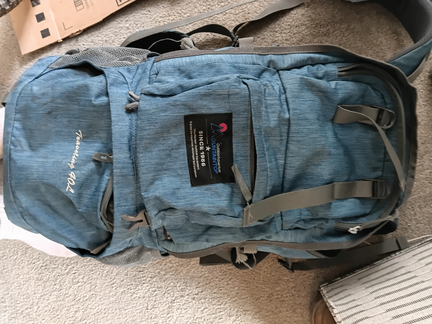 MOUNTAINTOP Traveling 40L Backpack
